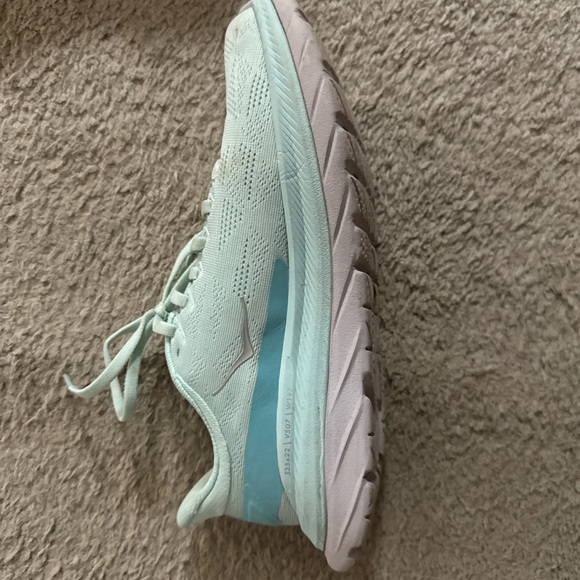 HOKA Women’s Mach 4 shoes great condition. Hardly wore size 6.5. Great support. - Picture 3 of 6